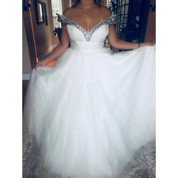 Mac Duggal Sweetheart Ballgown Prom Dress - Picture 2 of 9